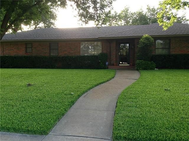 1st image of 415 Candlewood Ln