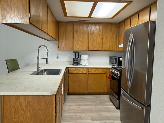 5th image of 210 Derek Dr