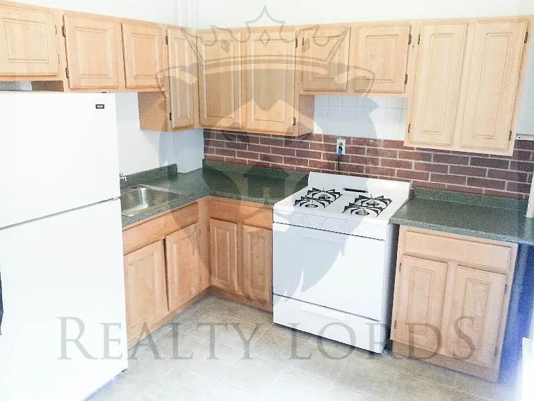 239 Harvard Ave #2 — Photo 9