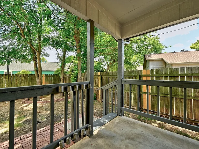 9601 Holly Springs Dr — Photo 24