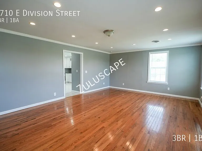 1710 E Division St — Photo 2