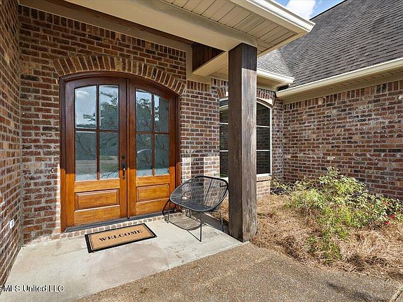2nd image of 1971 Eastridge Cir