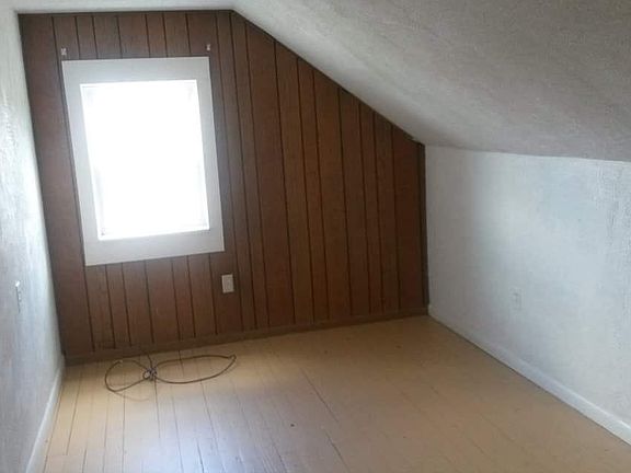 5th image of 214 Lisbon St