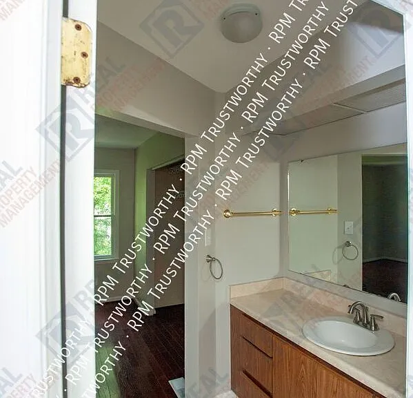 522 Finley St — Photo 4