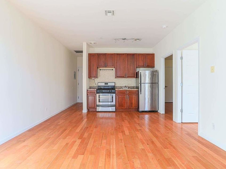 1st image of 185 Clifton Pl #2A
