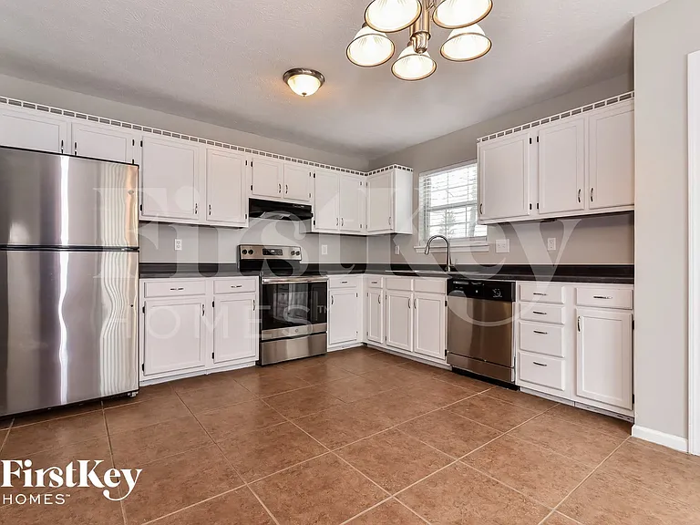 11704 Grenadier Ln — Photo 7