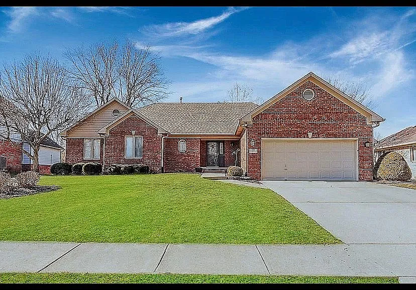 536 Vanhoy Dr photo 1
