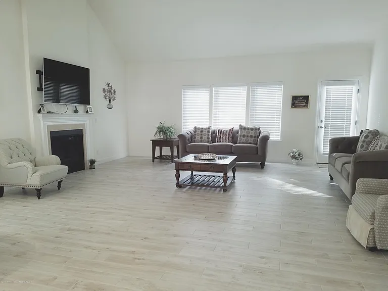 12 Cindy Ct — Photo 26