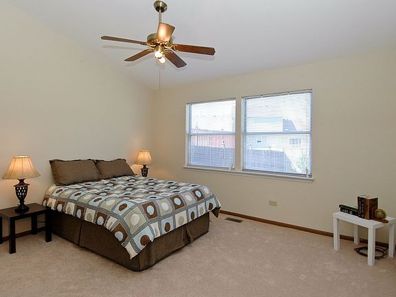 Master w/ vaulted ceiling