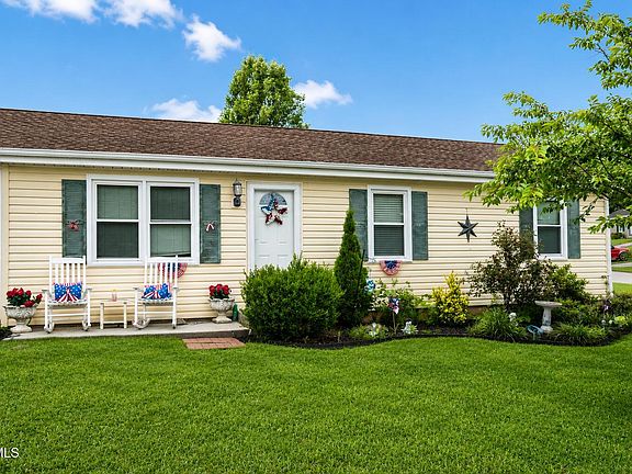 2nd image of 102 Mountain View Cir