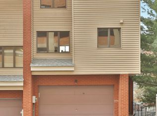 16 Massa Ln, Edgewater, NJ 07020