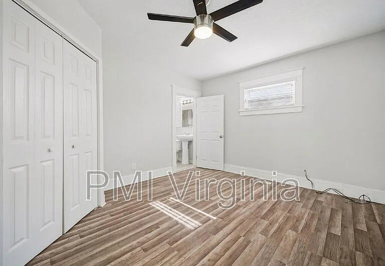 864 W 36th St — Photo 8