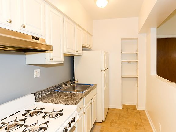 2nd image of 5516 N Kenmore Ave APT 401