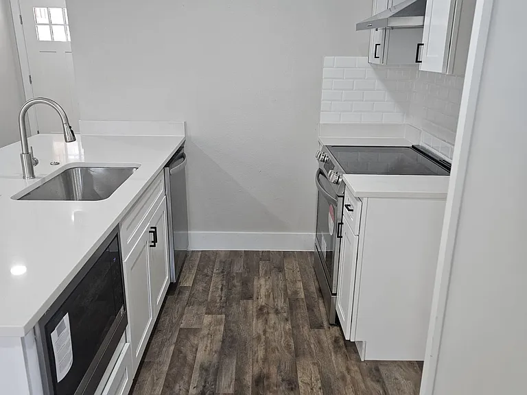 301 Kansas St — Photo 4