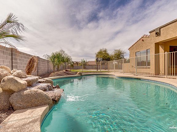 4th image of 1221 E Canary Dr