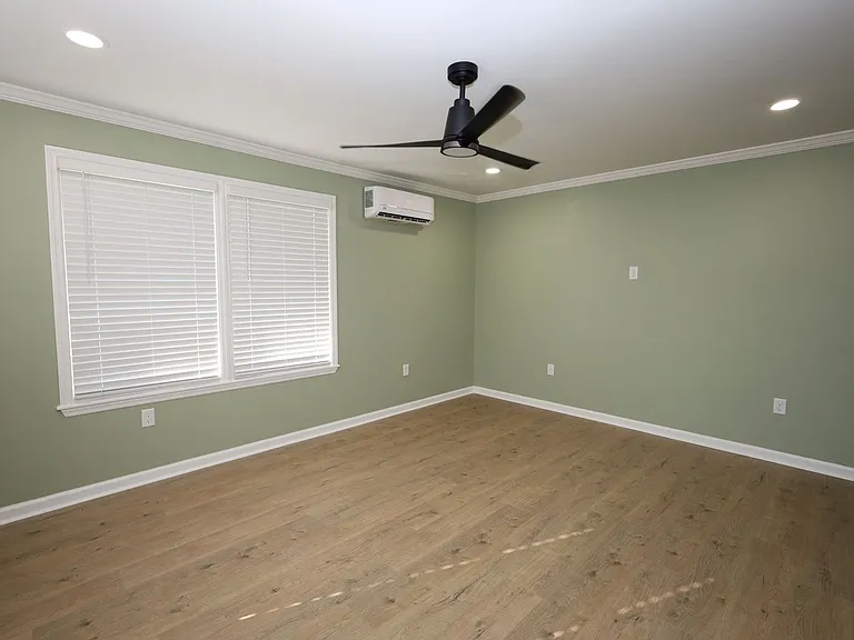 308 E Jane St — Photo 5