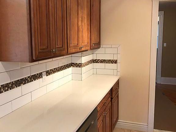 4th image of 391 Jewett Ave