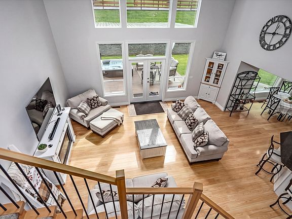 5th image of 41932 Maple Ln