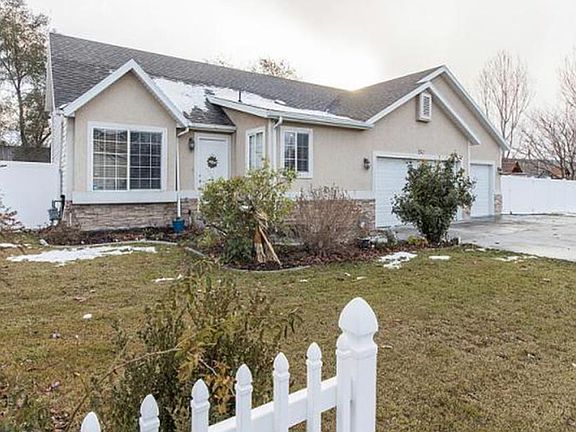 2nd image of 247 W Clay Dr