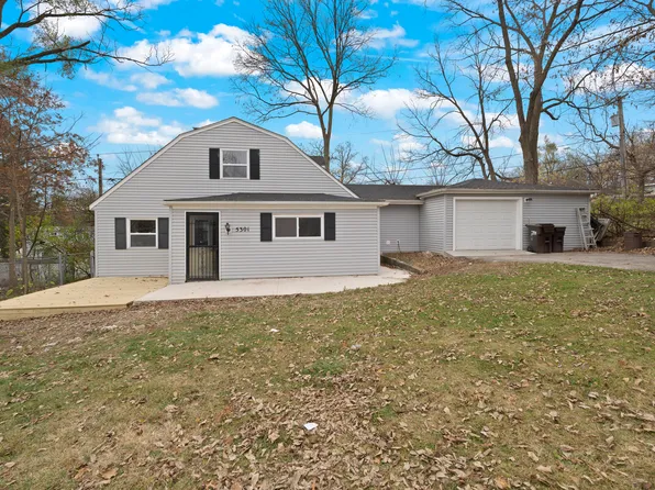 5301 Maplehill Dr, McCullom Lake, IL 60050