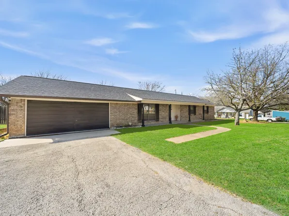 502 S 8th St, Valley Mills, TX 76689