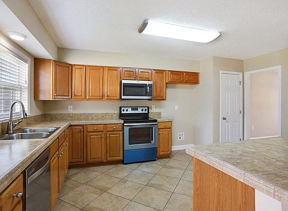 5th image of 513 Portsmouth Dr