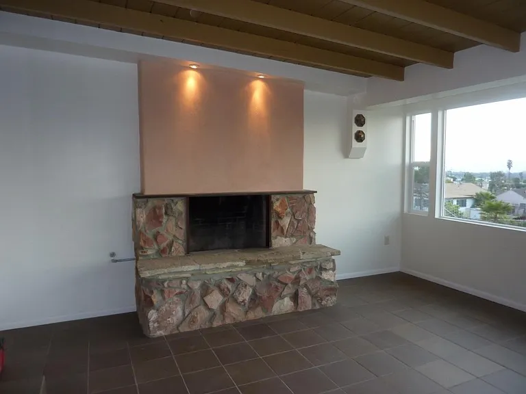 134 Las Flores St — Photo 3