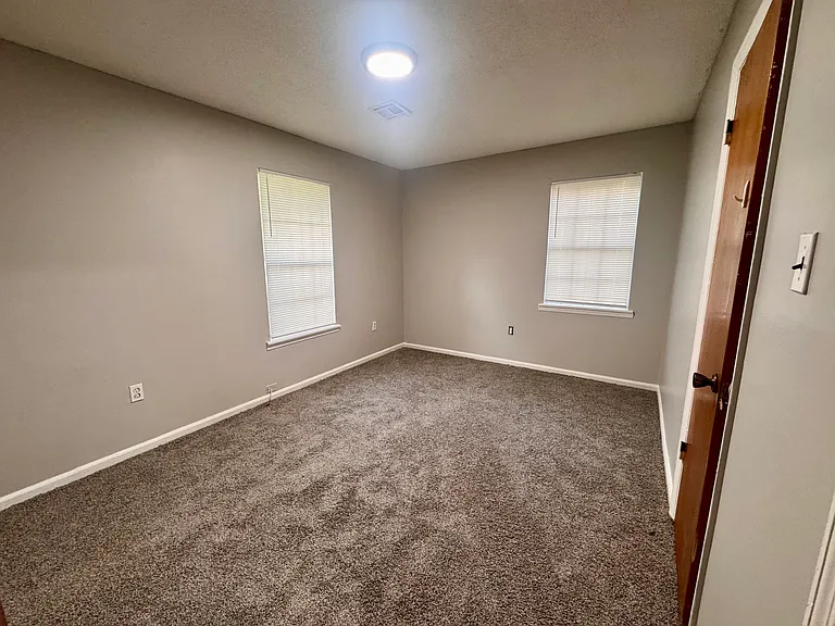2703 Rainbow Dr — Photo 7