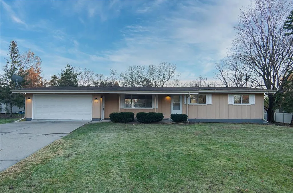 3 bed, 2355 sqft, $2,300 — Photo 1