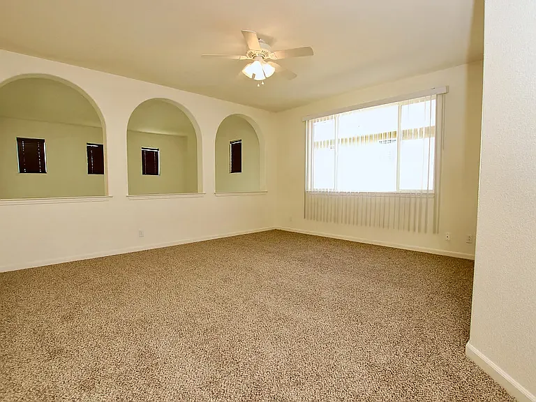 833 Round Hill Dr — Photo 16