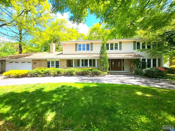 103 Douglas Dr, Washington Township, NJ 07676