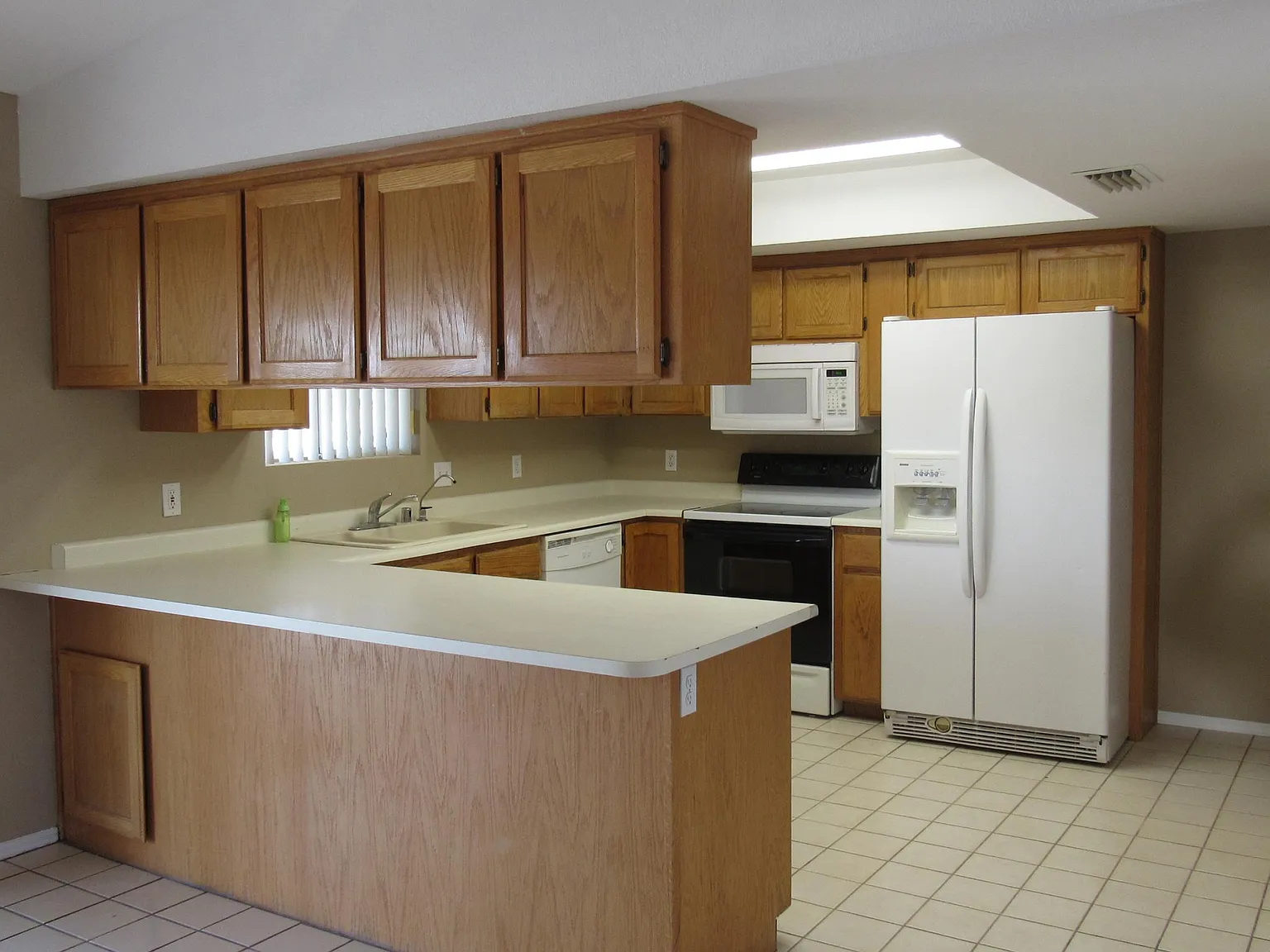 3 bed, 1493 sqft, $1,900 — Photo 2