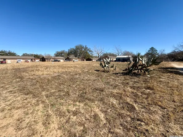000 Trade Street LOT 4/5, Pleasanton, TX 78064