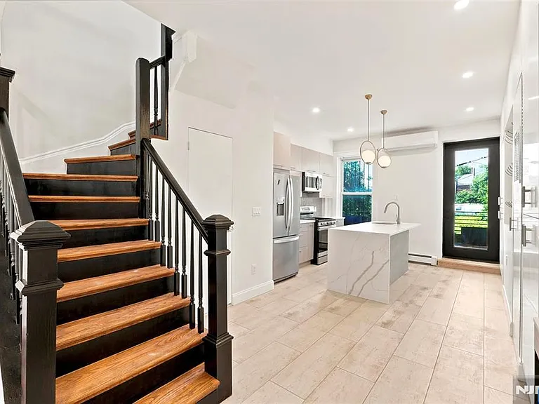 85 Union St — Photo 4