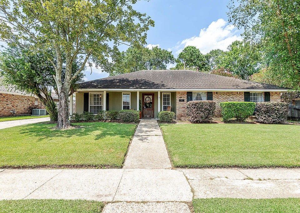 1st image of 15611 Elderwood Ave