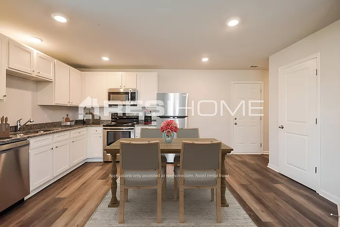 4 bed, 2.5 bath, 1804 sqft, $1,825 — Photo 2