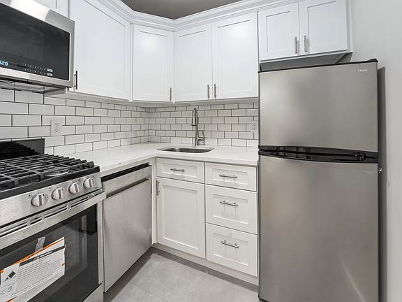 5th image of 321 E 48th St APT 3G