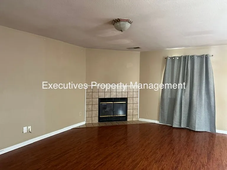 1859 Heritage Dr — Photo 2