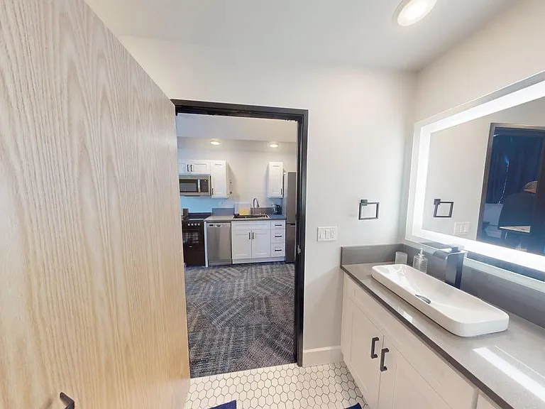 2845 Marine Dr #4 — Photo 4