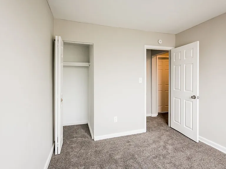 Kirkwood Apartments — Photo 20