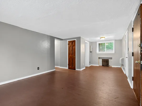 2715 Noble Rd #6, Cleveland, OH 44121