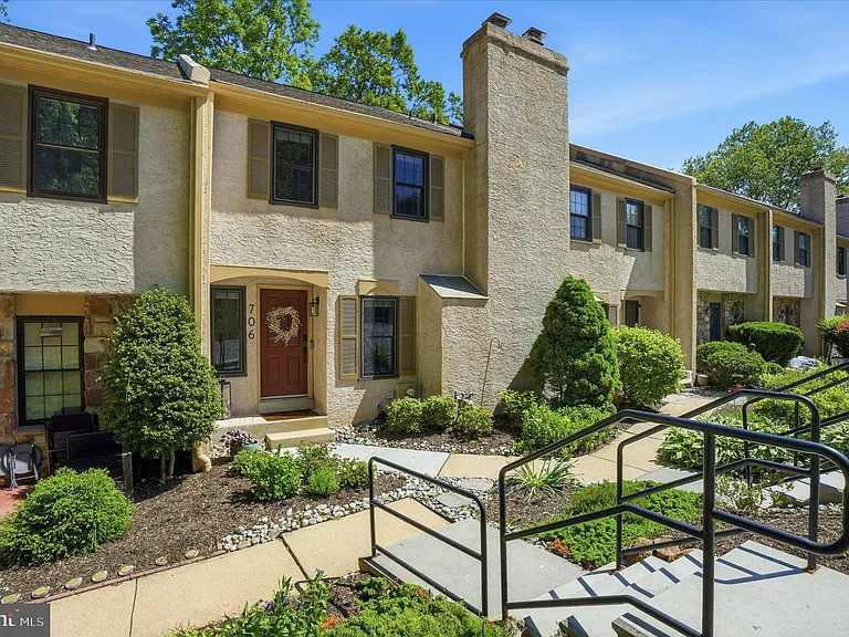 706 Andover Ct — Photo 1