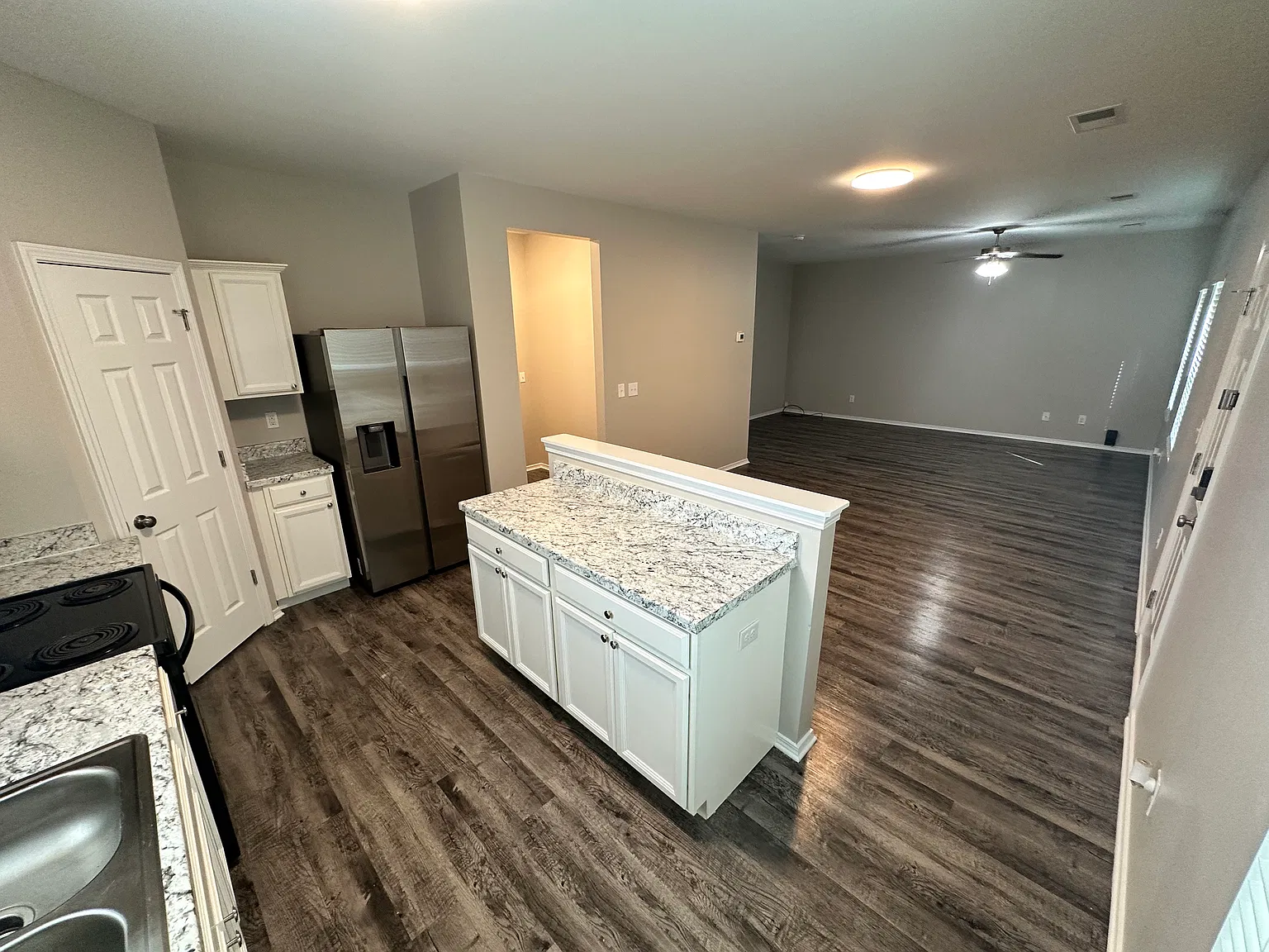 3 bed, 2.5 bath, 1822 sqft, $1,900 — Photo 4