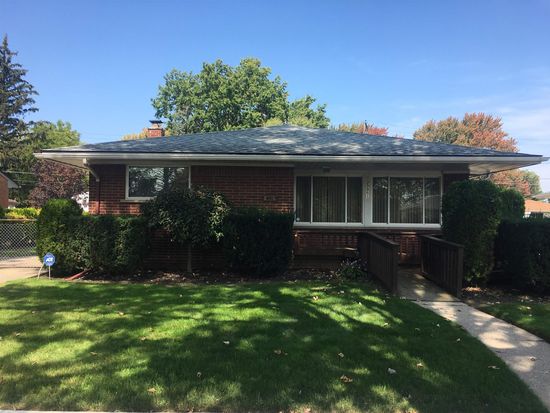 20951 Suffolk St, Clinton Township, MI 48035
