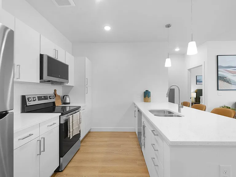 The Henley Apartments — Photo 5