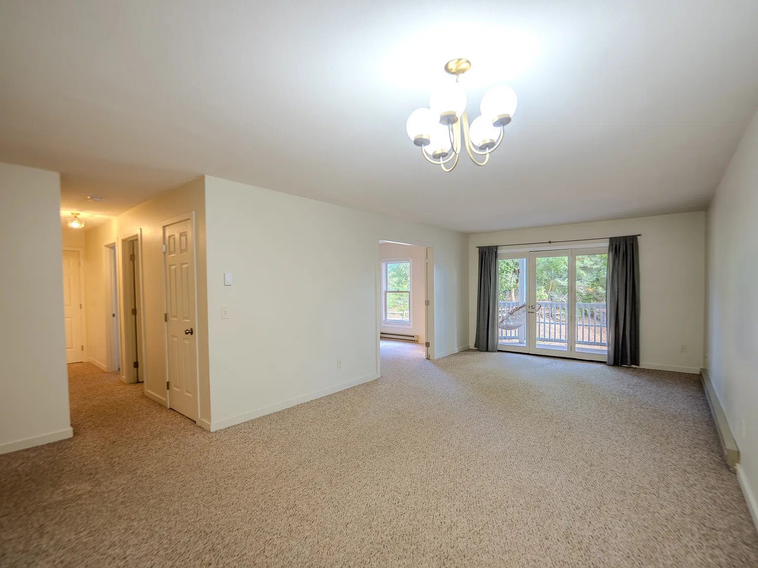 2 bed, 920 sqft, $1,900 — Photo 3