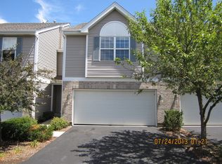 67 Colonial Ct, Streamwood, IL 60107