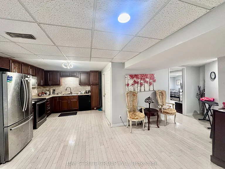 2082 Burbank Dr #LOWER — Photo 5