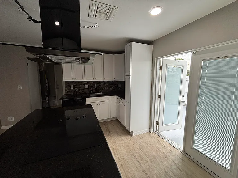 462 S Haverhill Rd — Photo 10