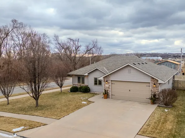 1005 Colfax St, Blair, NE 68008